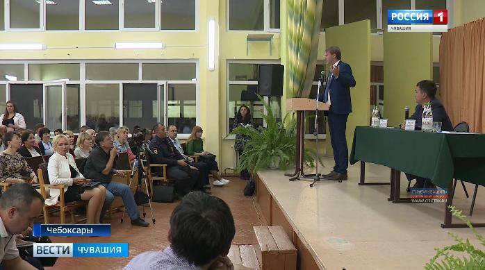 Про разбитые тротуары и разливайки: замглавы администрации Чебоксар Алексей Маклыгин провел встречу с жителями Московского района