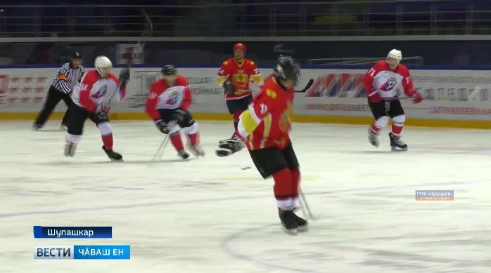 Пӑр керменӗнче Чӑваш Правительствипе "Трудовые резервы" спорт обществин ушкӑнӗсем хоккейла вылярӗҫ