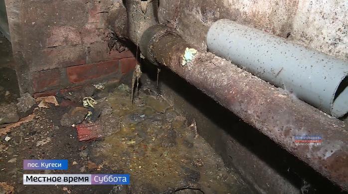 В Кугесях многодетная мать с шестью детьми вынуждена жить в разваливающемся общежитии 