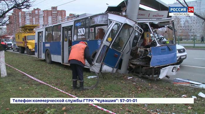 В ДТП с троллейбусом в Чебоксарах пострадали 28 человек