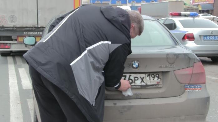 ГИБДД напоминает чувашским водителям о штрафах за нечитаемые номера