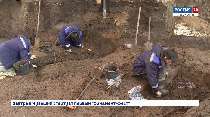 На Красной площади Чебоксар археологи обнаружили монету времён Анны Иоанновны