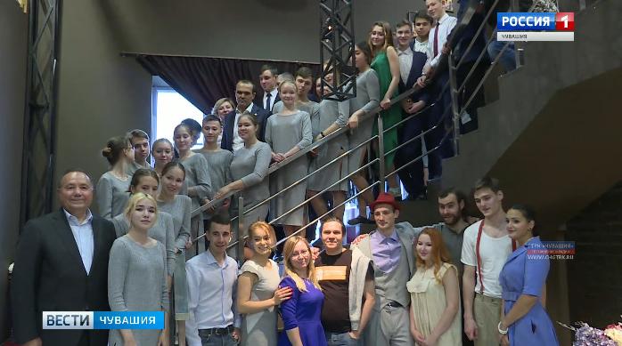 Глава Чувашии встретился с победителями регионального этапа фестиваля «Театральное Приволжье»