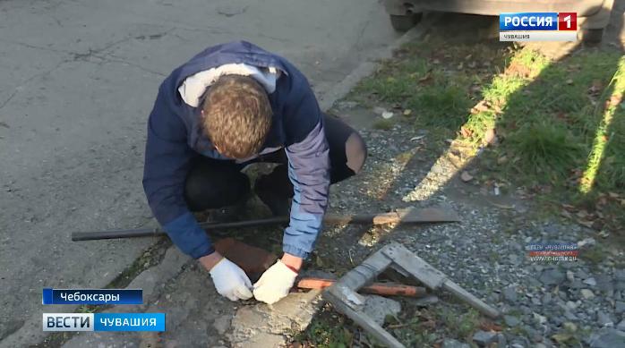 В Чебоксарах демонтируют самовольно установленные  парковочные барьеры