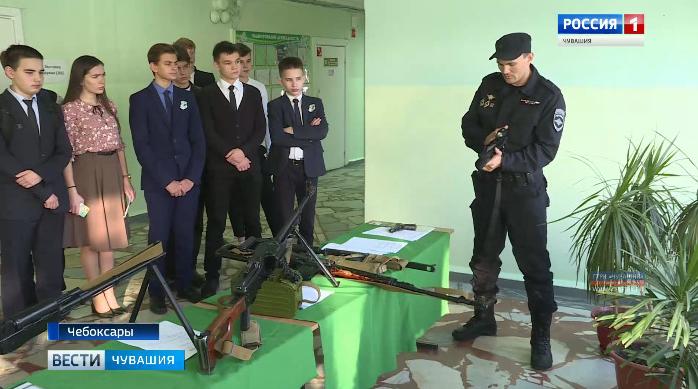 Полицейские познакомили школьников со своей службой 