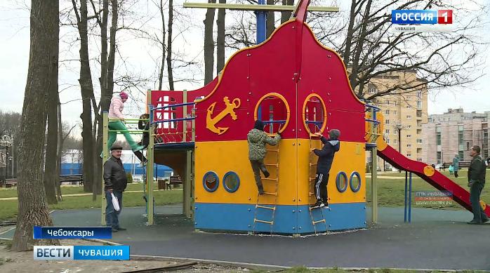 Ребенок получил травму на детской площадке Кадетского сквера