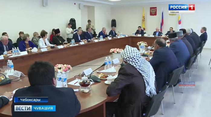 Михаил Игнатьев провел встречу с национально-культурными объединениями и религиозными организациями Чувашии