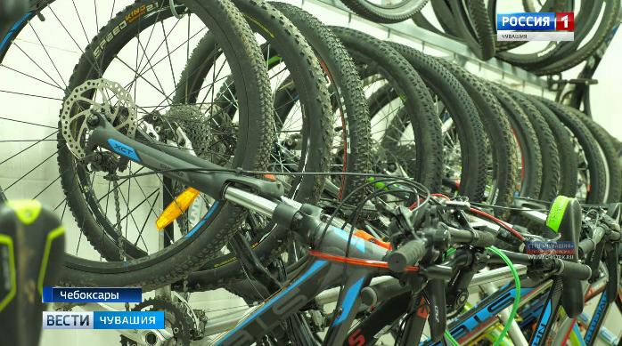 В спортивных школах республики обновляется инвентарь