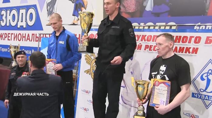 В Чебоксарах прошли соревнования полицейского спецназа по рукопашному бою