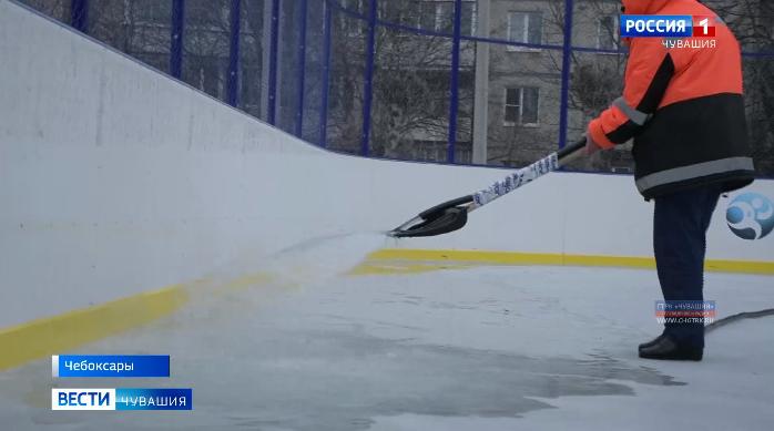 В обновленном Дорисс-парке  залили каток