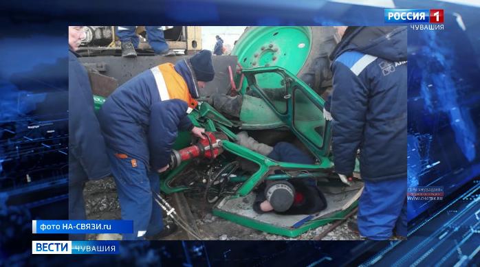 На территории Химпрома столкнулись спецтехника и поезд