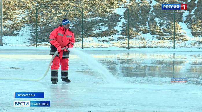 Самый большой каток в столице начали заливать в парке 500-летия Чебоксар