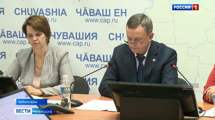 Министр спорта Чувашии Михаил Богаратов провел прямую линию с жителями республики