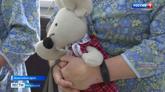 Компания «Русгидро» вручила подарки детям, рожденным 26-го декабря 