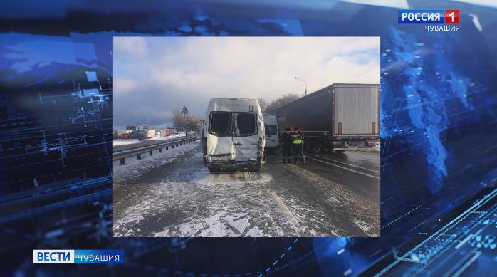 В Чебоксарском районе на трассе М7 в аварии пострадали 4 человека