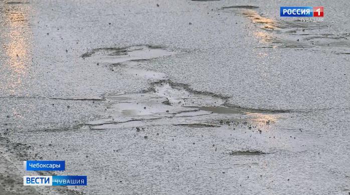 На Гагаринском мосту в Чебоксарах продолжают образовываться ямы