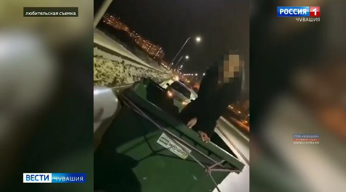  Молодого чебоксарца  ждет наказание за веселые «покатушки» с мусорным баком 