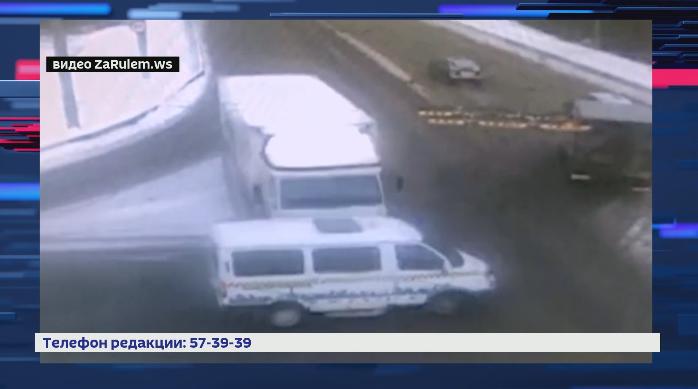  Сегодня пол-одиннадцатого утра в Чебоксарах произошло ДТП с участием маршрутки 