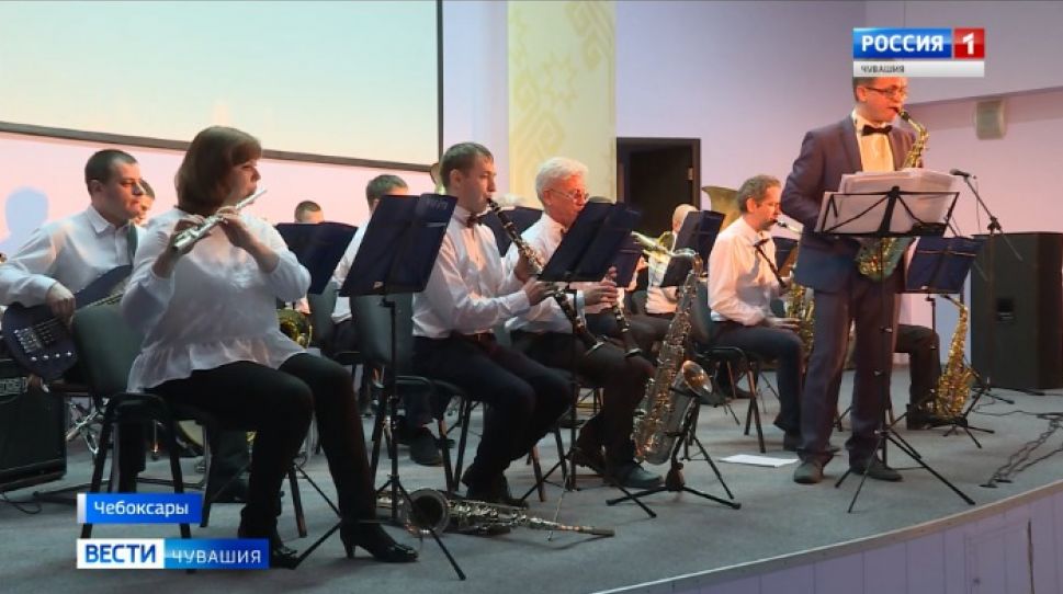     Чебоксарский концертно-духовой оркестр приглашает на  новую  программу «Шлягеры 20-го века»    