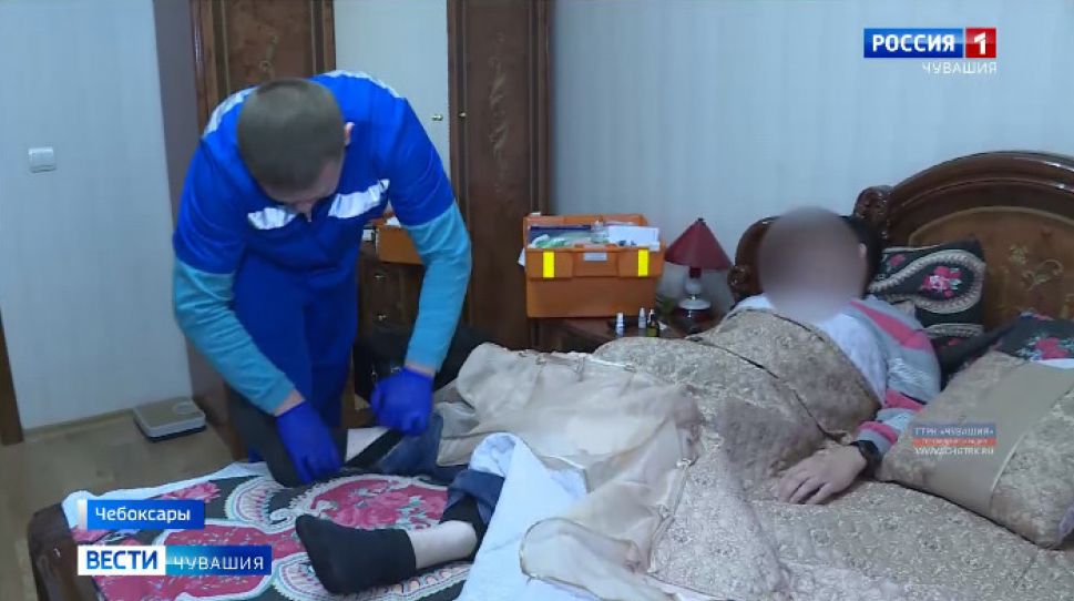    Чебоксарцы  жалуются на врачей, которые не надевают бахилы   