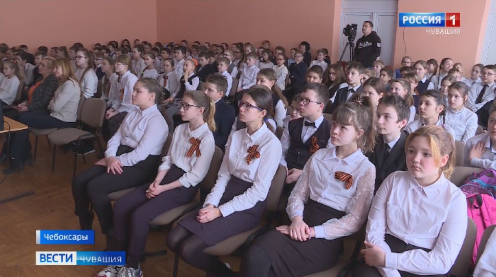   В преддверии празднования 75-летия Победы в чебоксарских школах проходят кинолектории  