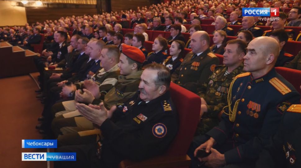  В Чебоксарах торжественно поздравили  защитников Отечества 
