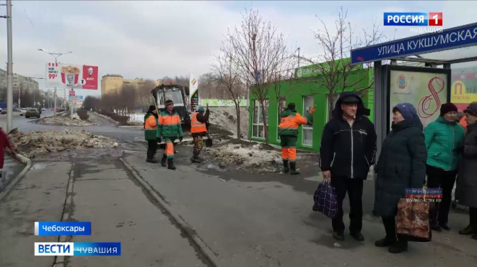    Алексей Ладыков призвал городские службы тщательнее убирать Чебоксары после зимы   