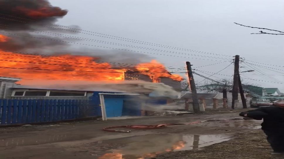   В поселке Альгешево горит жилой дом  