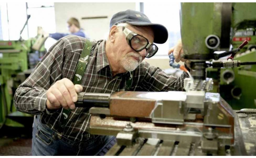  Работающие жители Чувашии старше 65 лет получили право уйти на больничный до 19 апреля 