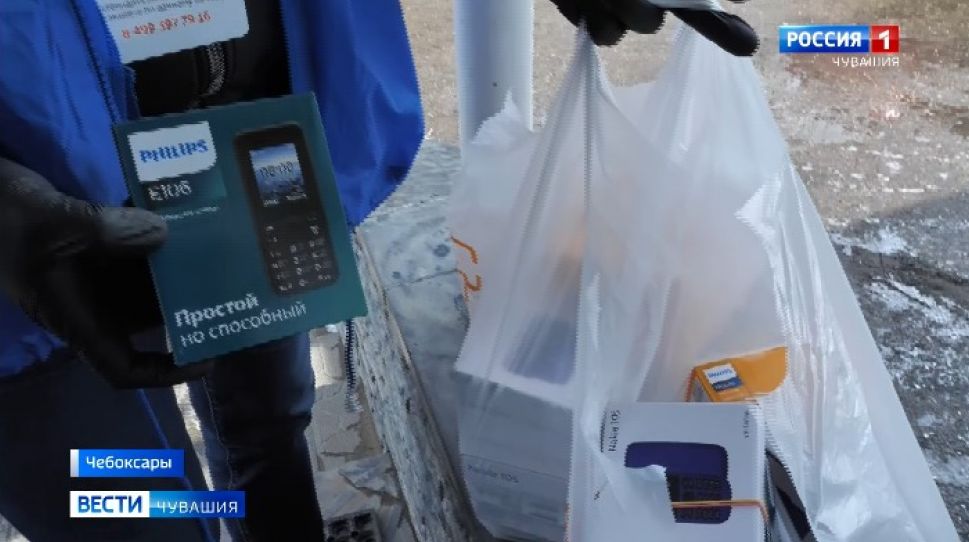  Волонтеры передали медикам БСМП сотовые телефоны 