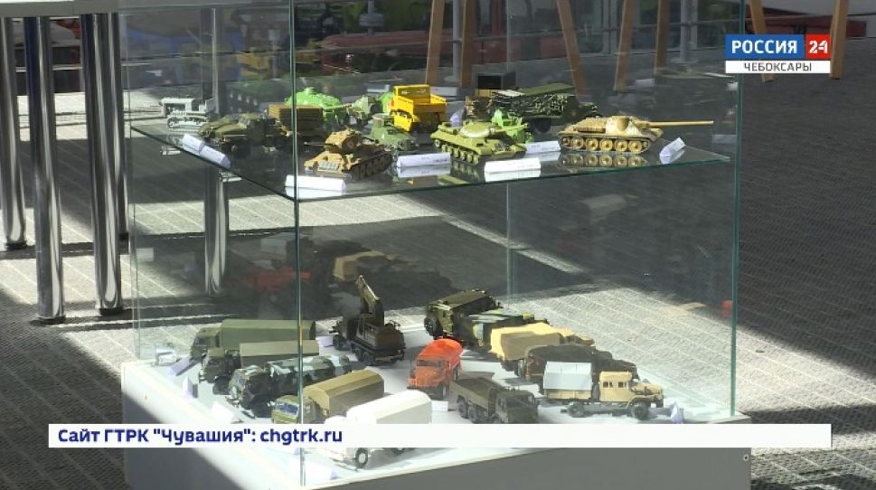 В Чебоксарах собрали выставку миниатюрных копий военной техники