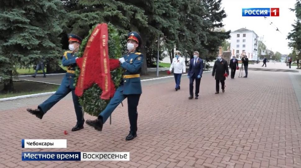  9 мая в Чебоксарах состоялась церемония возложения цветов у Монумента Славы