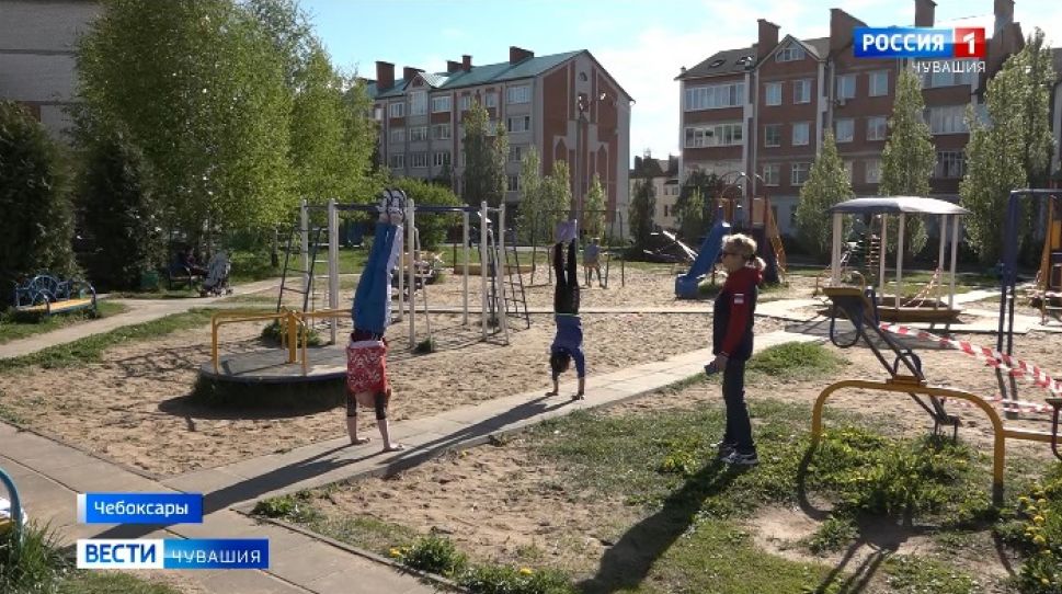 Чувашские гимнастки поддерживают форму тренировками на свежем воздухе