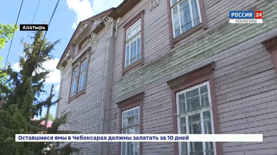 Олег Николаев проверил ведение работ по ремонту Алатырского краеведческого музея