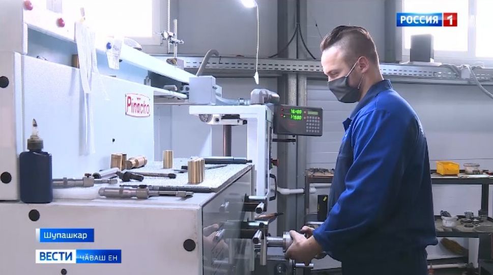 Республика Пуҫлӑхӗн тивӗҫне вӑхӑтлӑх пурнӑҫлакан Олег Николаев Шупашкарти индустри паркӗнче пулса курчӗ 
