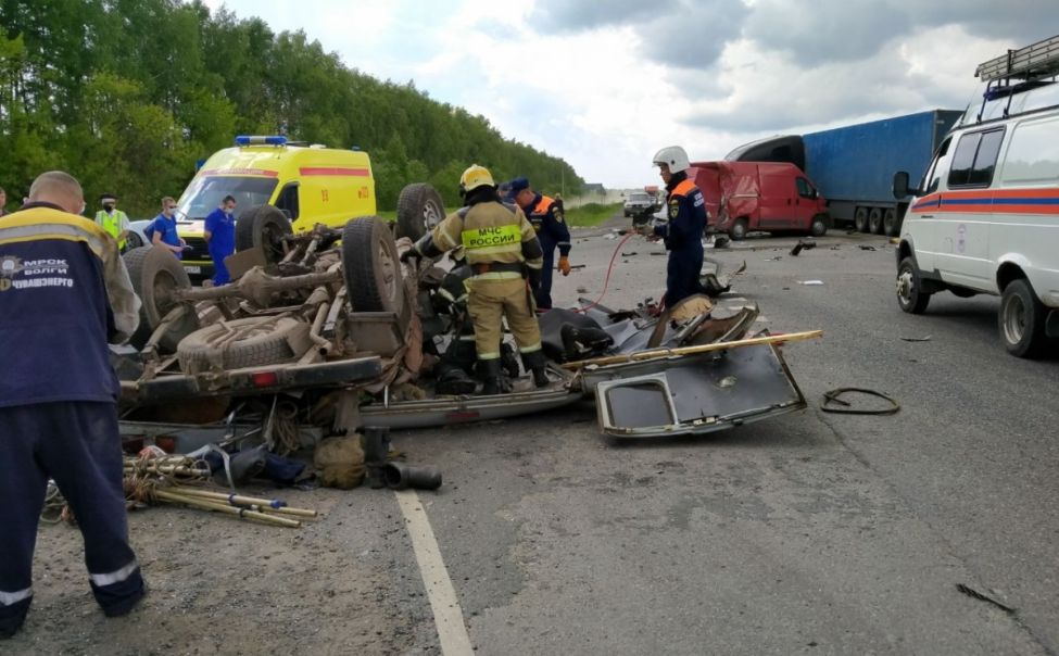 В крупном ДТП под Чебоксарами погиб человек 