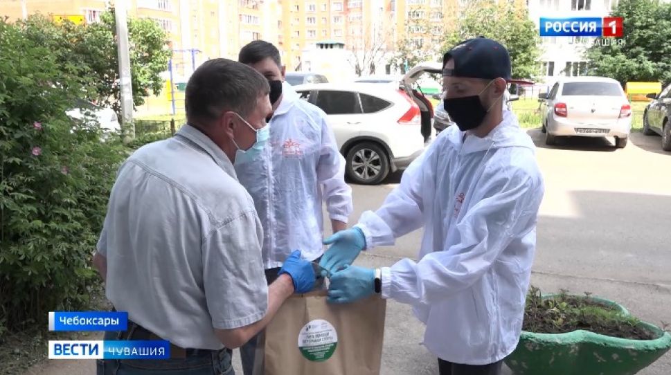 "Чебоксарские ястребы" продолжают помогать ветеранам спорта