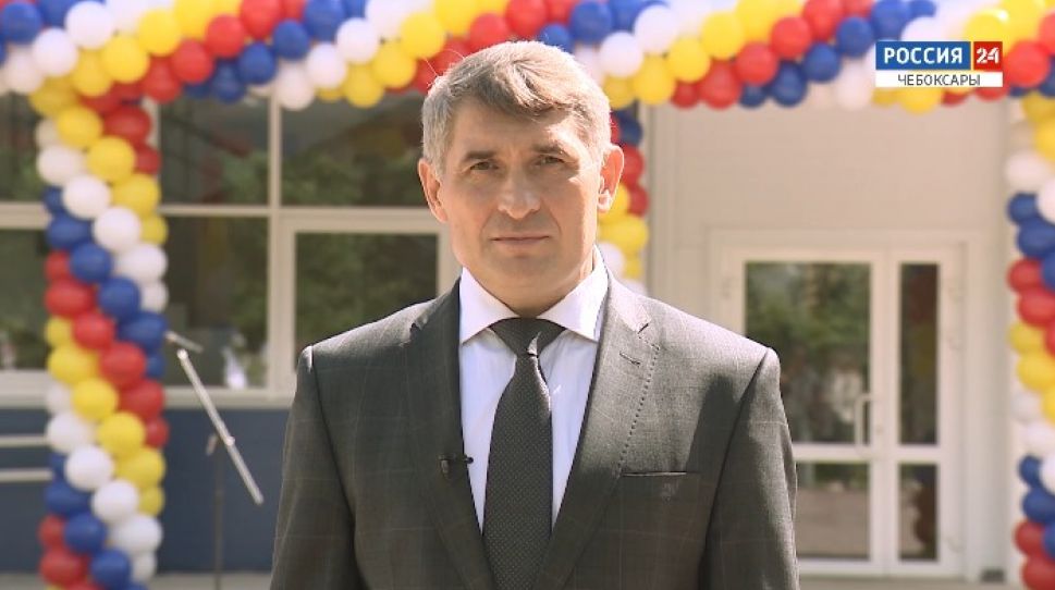 Олег Николаев поздравляет выпускников 2020 года