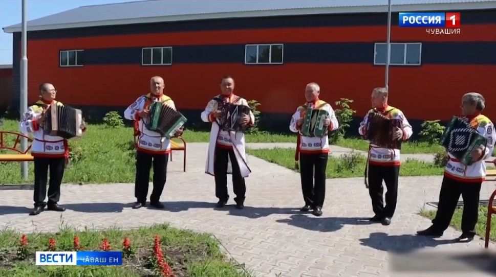 Республикӑри тата унӑн тулашӗнчи 50 ытла купӑсҫӑ ӑсталӑхне онлайн фестивальте кӑтартнӑ