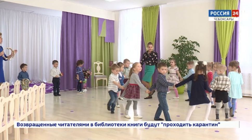 В Чебоксарах за год детей, ожидающих места в детсад, стало на 40% меньше