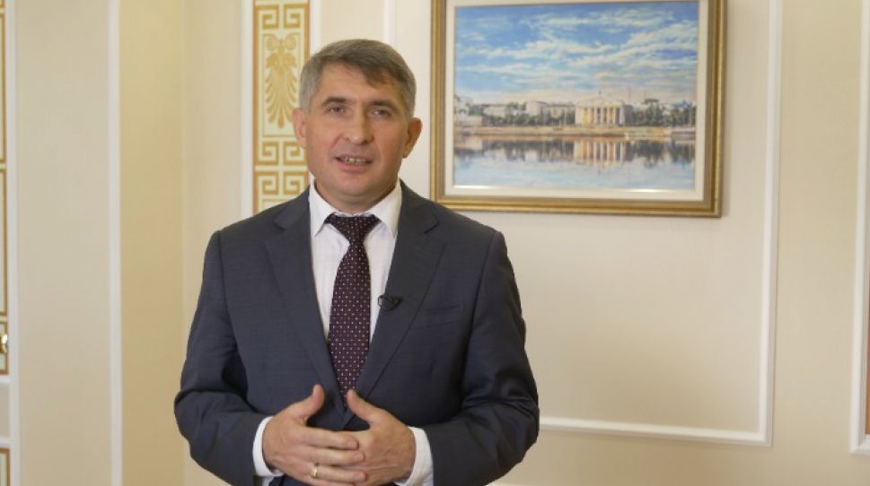 Олег Николаев поздравляет жителей Чувашии с Днем семьи, любви и верности