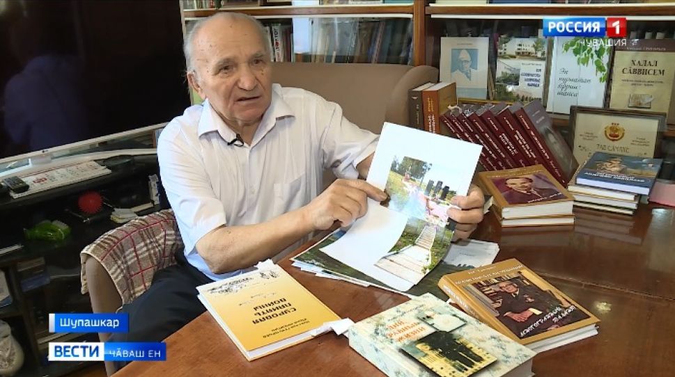 Маларах палӑк лартса, халӗ кӗнеке кӑларса ентешӗсене сума сунӑ