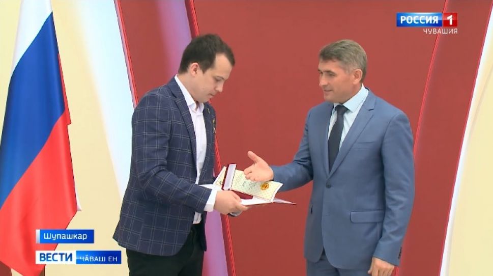 Ҫӗнтерӳ патне талпӑнакан хӗрсемпе каччӑсем