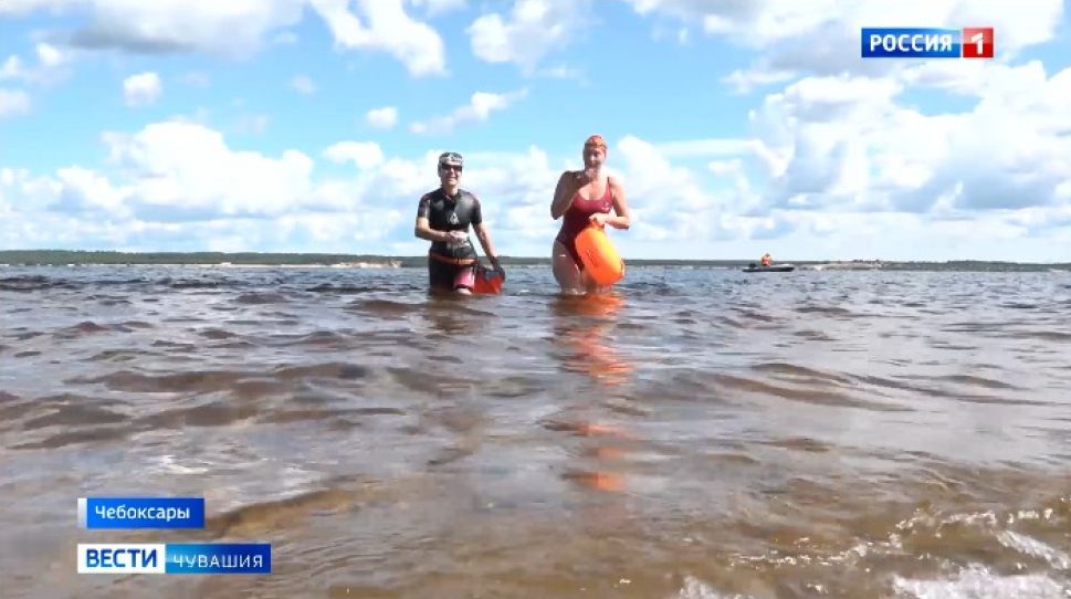 В Чебоксарах прошел любительский заплыв через Волгу