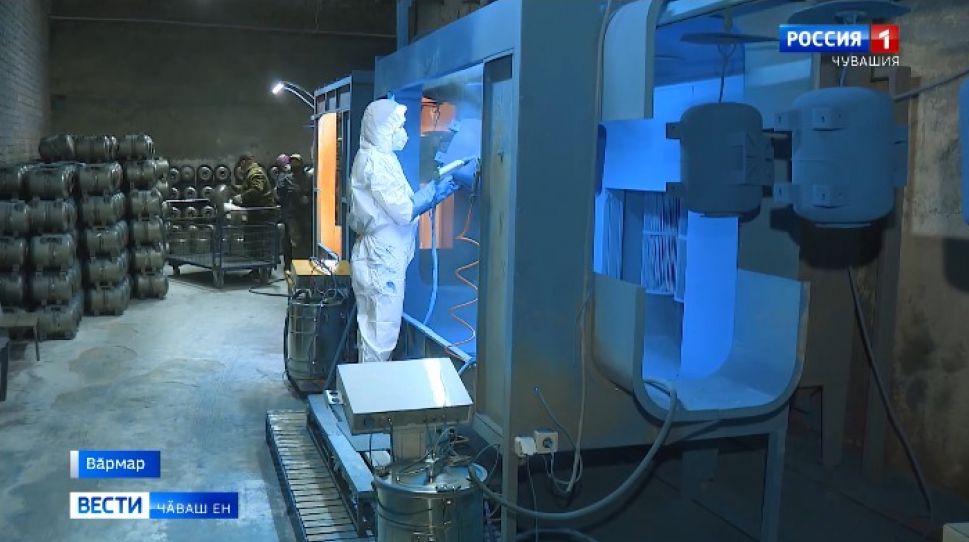 Олег Николаев Вӑрмарти пӗчӗк тата вӑтам предприятисене ҫитсе курчӗ