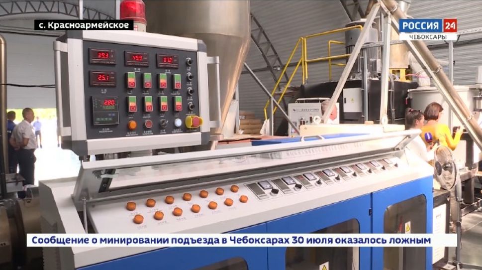 Олег Николаев посетил компанию по производству полимерных изделий