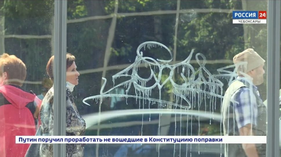 Чебоксарские остановки общественного транспорта пострадали от вандалов