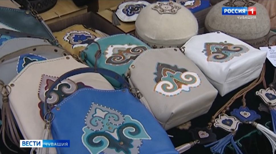 В Чебоксарах продолжается приём работ на конкурс изделий народных промыслов