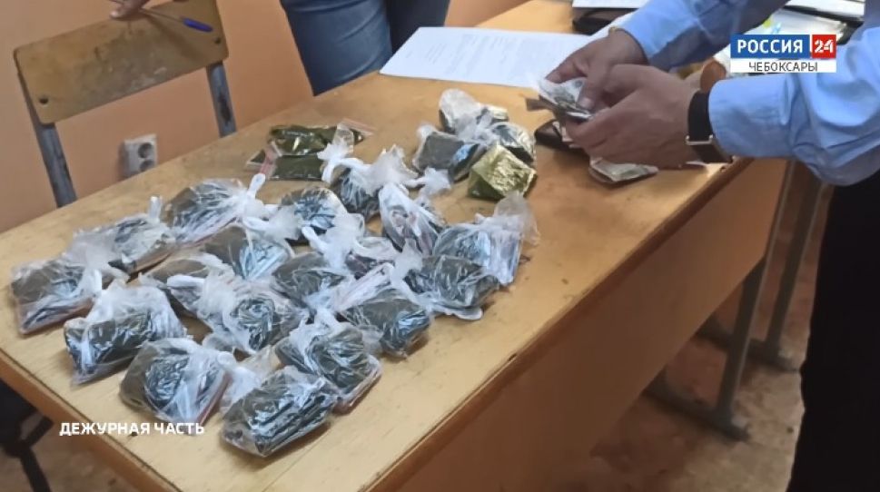 В Чебоксарах сотрудники МВД поймали двоих торговцев насваем