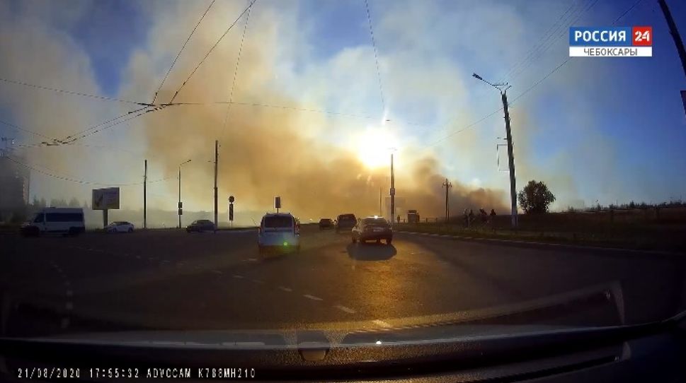 В пятницу в Новочебоксарске загорелось поле